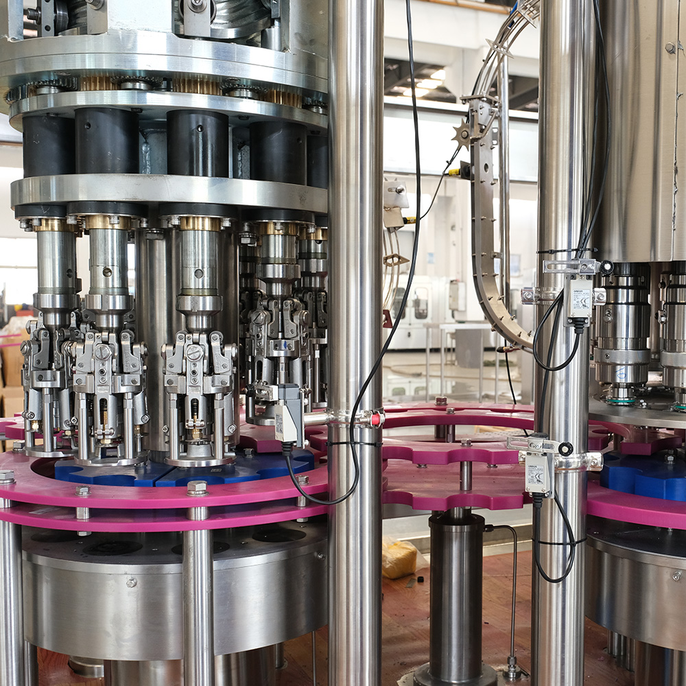 Full Automatic Glass Bottled Rinsing-Filling-Capping 4-in-1 Monoblock Bottling Production Line